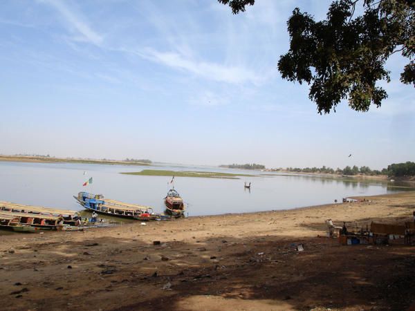 MOPTI - PORT EN PAYS DOGON -