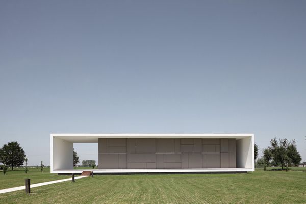 Italian Home Architecture - Super Minimalist House Design