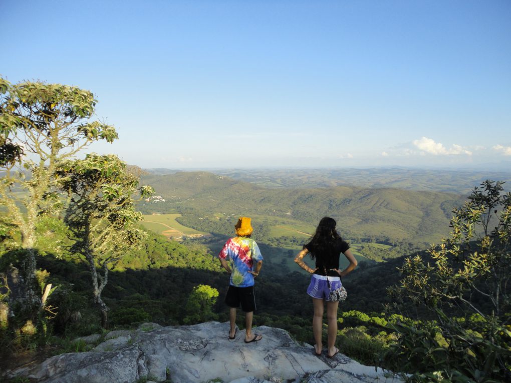 Weekend dans cette ville mystique du sud de l'état de Minas où se cacherait gnomes, extra et intraterrestre!
Les chutes d'eau, montagnes, et autres beautés naturelles permettent de clore parfaitement entre amis ce premier semestre au brésil