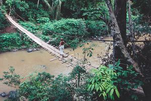 Le pont piétonnier du rio Trinidad