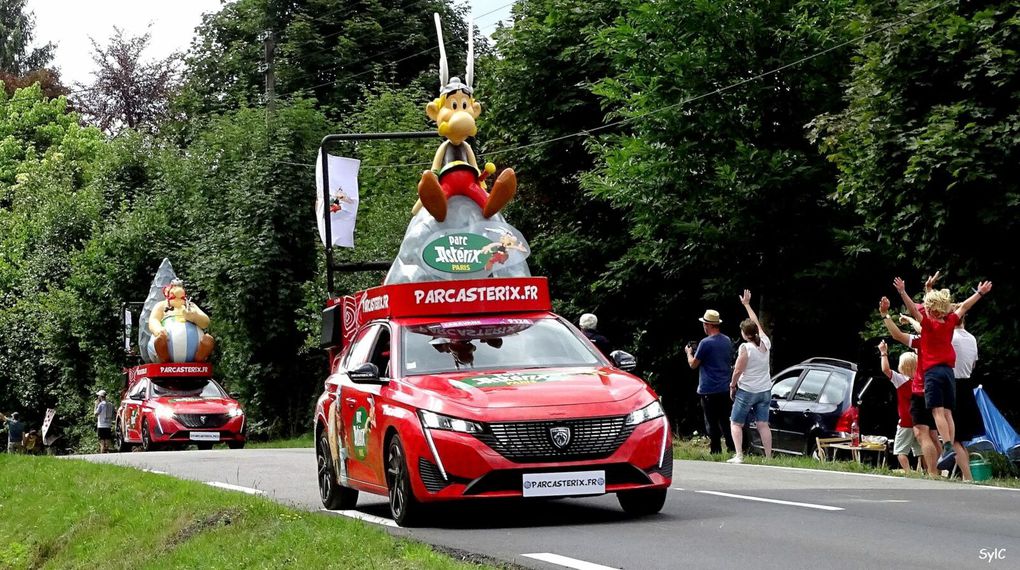 Quelques véhicules colorés de la caravane du Tour de France 2023...