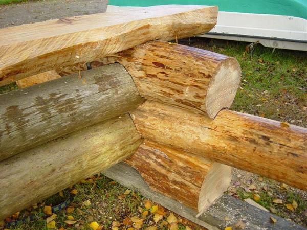 Quelques réalisations en bois brut ......il n'y a pas que les maisons dans les savoirs faire du fustier : mobilier d'extérieur, abris divers, sauna, voici quelques exemples ...