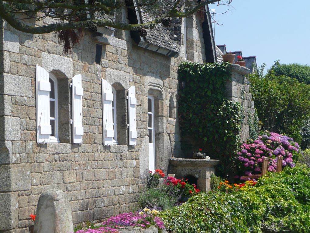 Le Morbihan (juillet 2013) en passant par Carnac et ses mégalithes; Erdeven; Le petit port de St Cado; la visite du Golfe en bateau; Vannes et ses habitations du moyen-âge ...
Une bonne cure d'air marin et la découverte de lieux hauts en énergie.