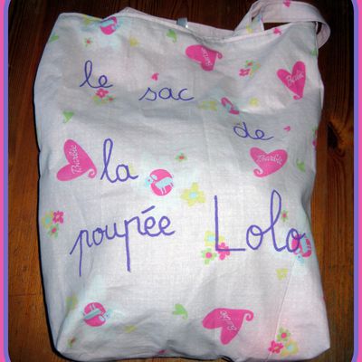 Le voyage du sac à cadeau -Le sac de la poupée Lolo... 
