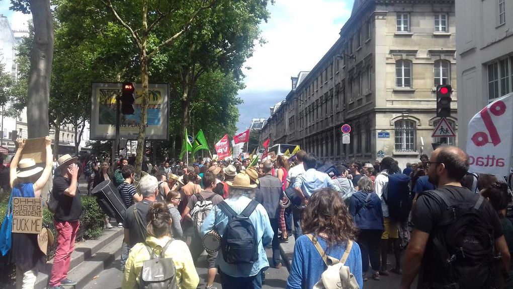 14 JUILLET 2017 A PARIS MANIFESTATION CONTRE MACRON ET LA LOI TRAVAIL