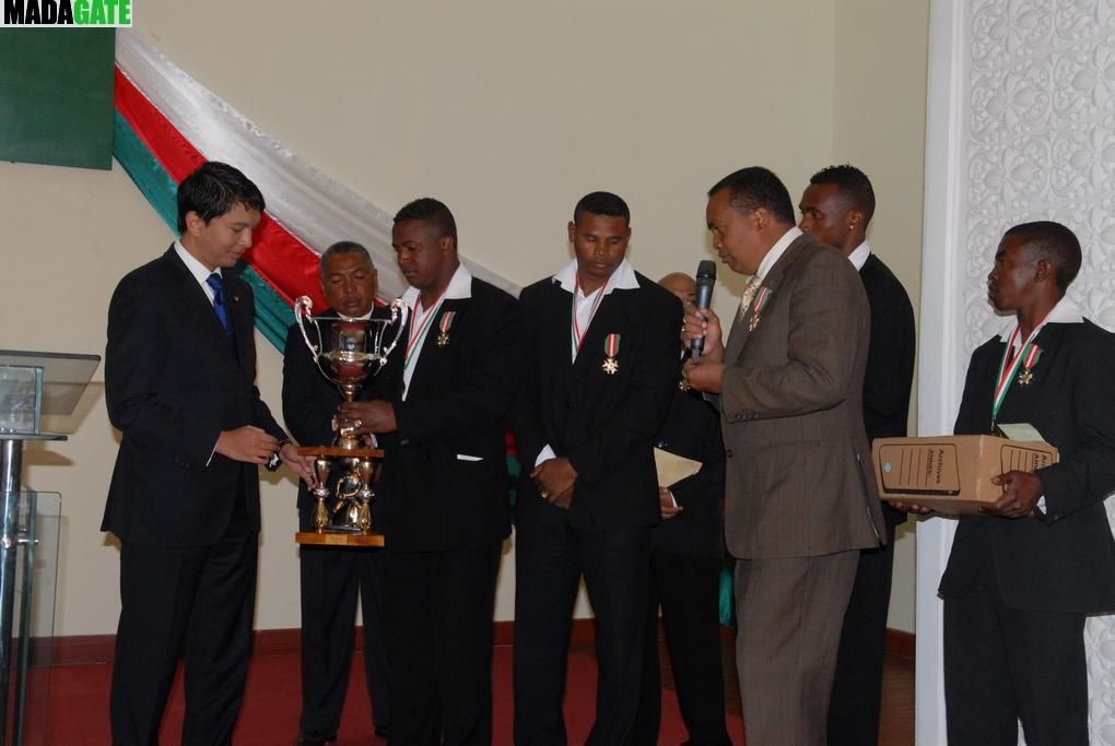 Les XV Makis de Madagascar, vainqueur de la Namibie, lors de la CAN 2012 de rugby, faits Chevaliers de l'Ordre national malagasy. Photos Harilala Randrianarison. www.madagate.com