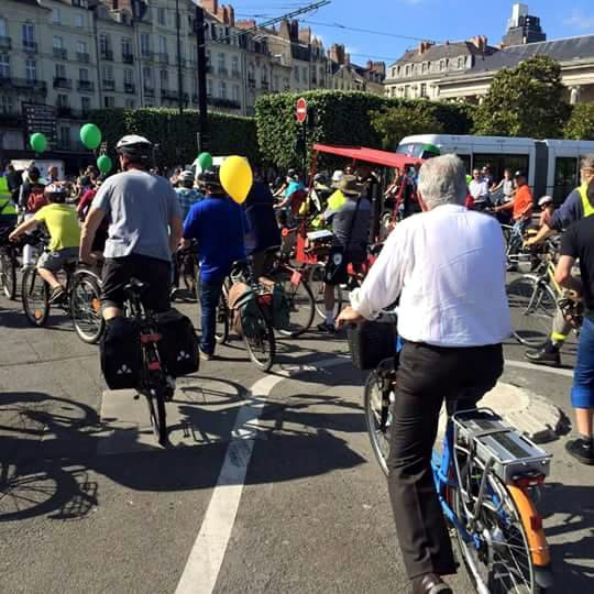 Futurs bus d'Agadir ? Le Maire Tarik KABBAGE à la Parade des 7 000 vélos