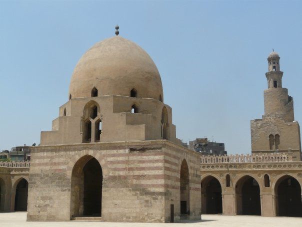 Du haut de ces pyramides, quarante siècles vous contemplent...