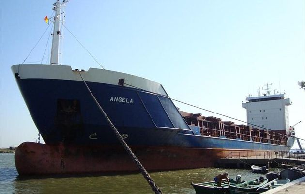 Le cargo Angela, immobilisé à Saint Malo (35), vendu aux enchères