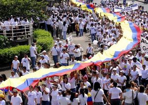 &quot;Los colombianos debemos unirnos para luchar por nuestra dignidad