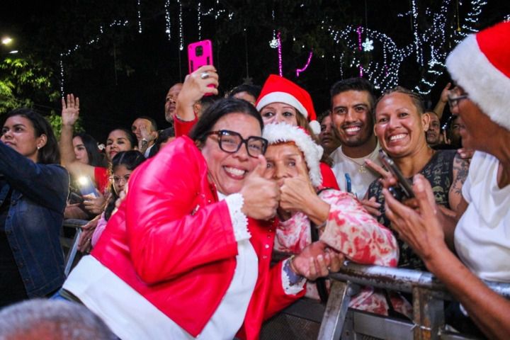 Más de 8 mil personas cantaron y bailaron con Billo´s en el encendido del Samán de la Navidad de Naguanagua