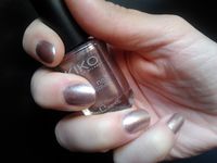 Vernis 303, beige chrome de Kiko