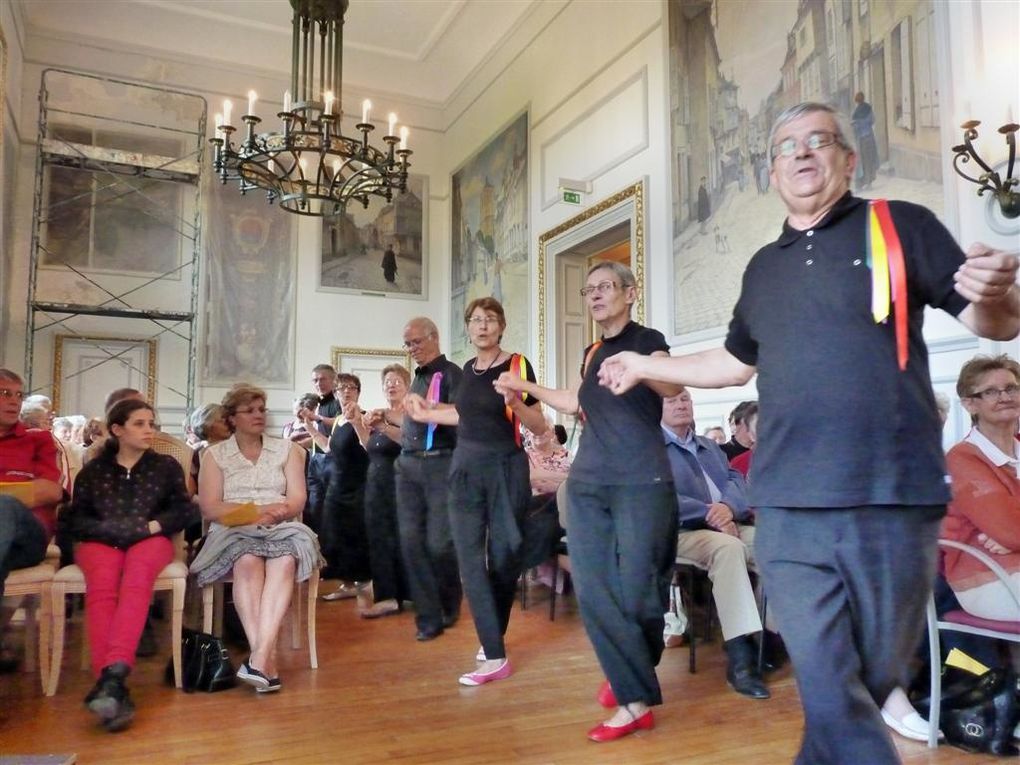 Concert donné le 28 mai 2010 dans les Salons d'Honneur de l'Hôtel de Ville de Rethel. Le thème en était le"Tour de France des régions" en chansons.