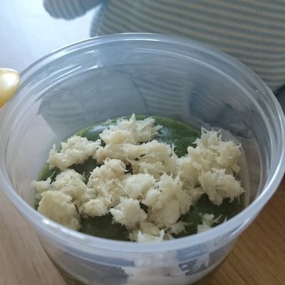 Purée pomme de terre, brocolis, épinard et miettes de cabillaud