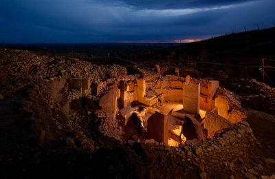 Des Crânes humains suspendus à Göbekli Tepe, le plus ancien Temple du Monde, aligné sur la constellation d'Orion, un Temple de Culte des Ancêtres pour Populations nomades ?   (+film)