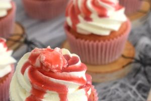 Cupcakes sanguinolents aux biscuits roses