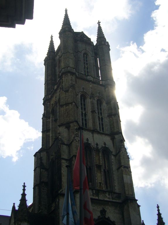 Une belle journée de printemps à Gand, visite de la ville, églises, architecture, peinture, musée du design... un régal pour les yeux !!!