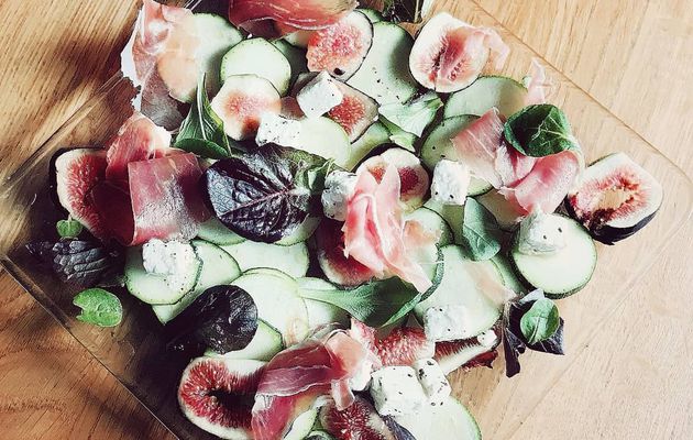 Spécial Noël: entrée carpaccio de courgettes, speck, figues et fêta