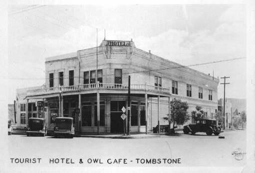 Album de photos anciennes sur la ville et les personnages de Tombstone.