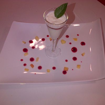 panacotta fraise et mirepoix de peche