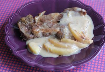 Côtes de porc aux pommes & au calvados