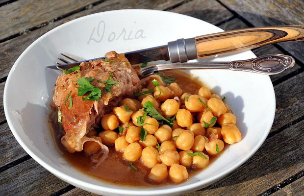 Jarret de veau braisé aux deux coriandres et pois chiches