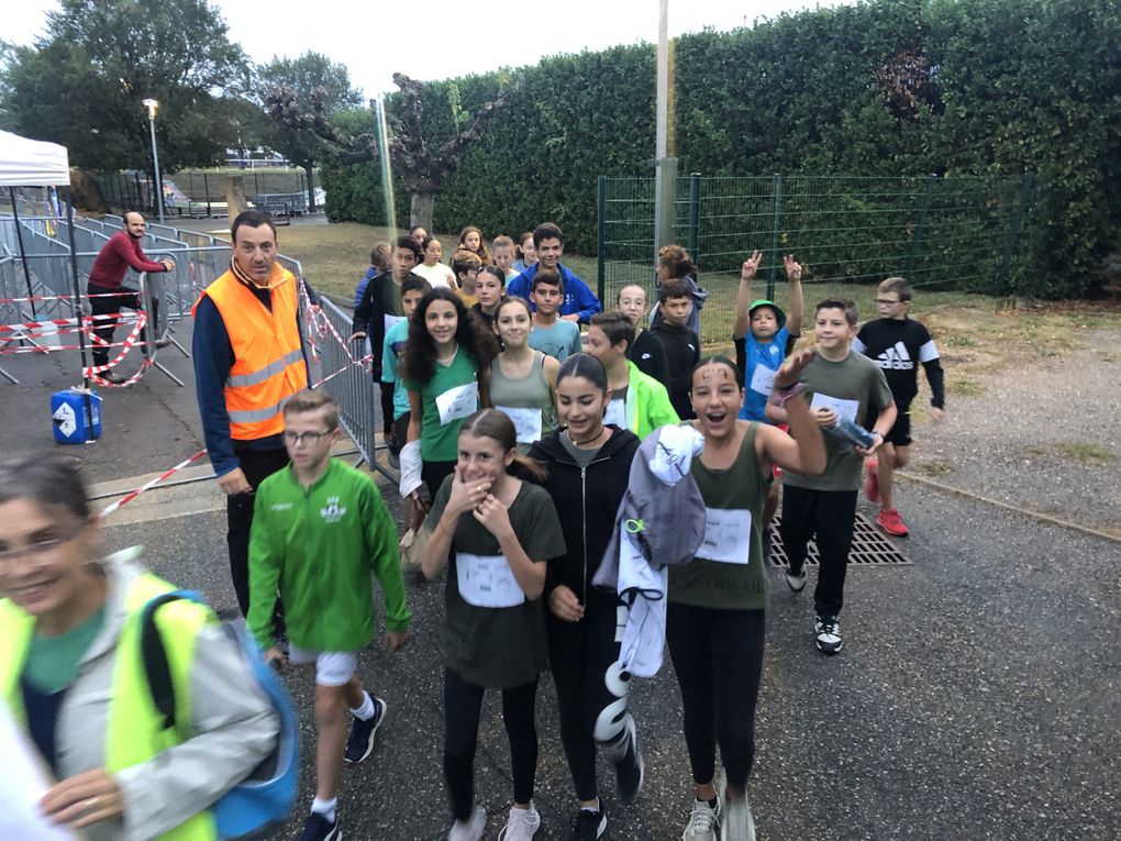 20.10.23 - CROSS SOLIDAIRE DU COLLÈGE : &quot;Nous avons déjoué la météo pour offrir à Angèle ce cadeau!&quot;