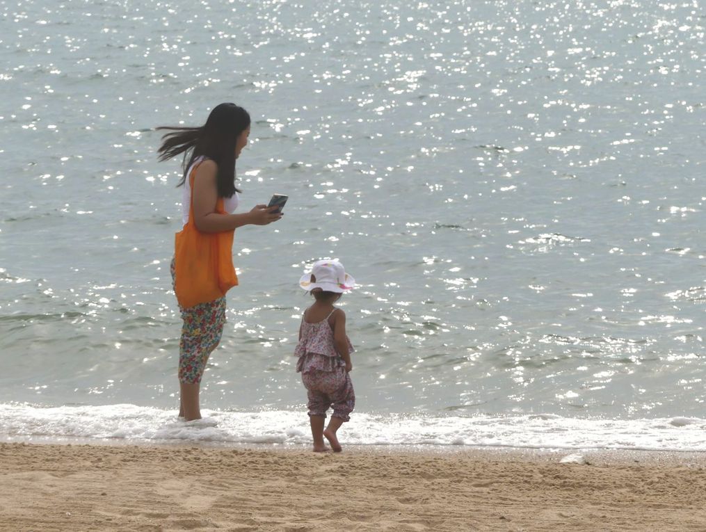 Une journée en semaine sur la plage de Ban Amphoe...