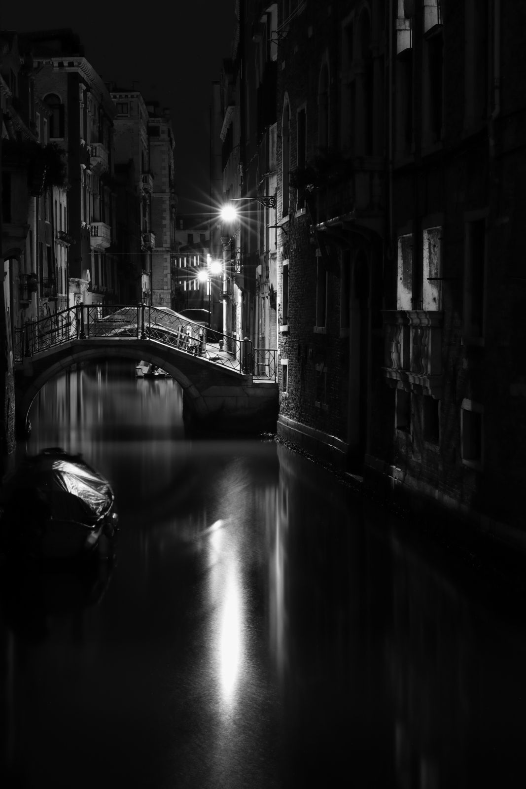 Venise la Nuit - 31 - Rio Tetta  ©2023 Jean-Robert Longhi Photographie non libre de droits.