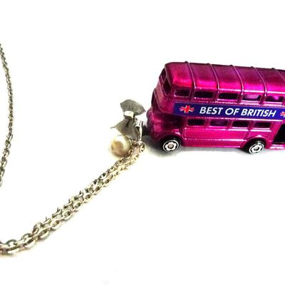 1 semaine Concours : La sautoir Bus London en Rose !!