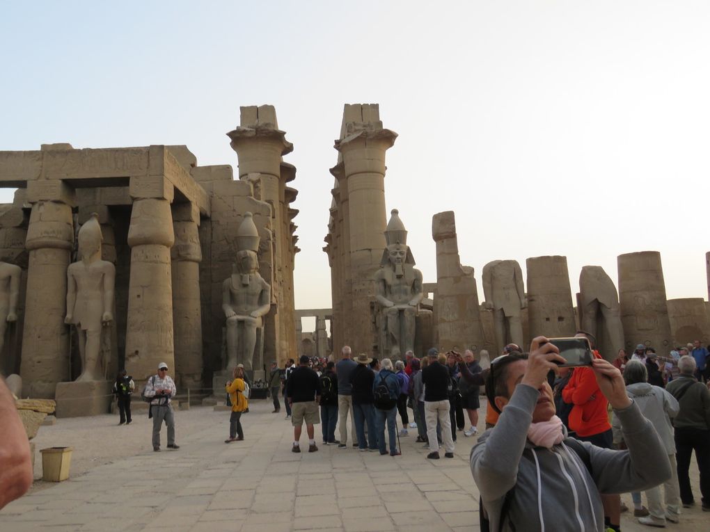 Croisière sur le Nil ...... Première journée, découverte des temples de Karnak et de Louxor. 