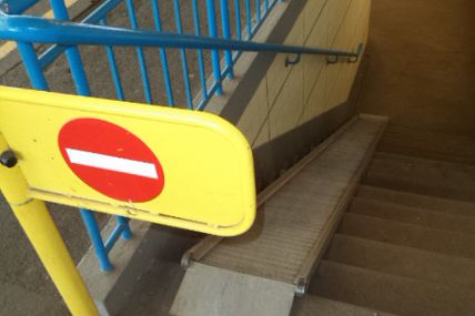 Pour l'accès au quai gare de Blois: seule la montée est autorisée  ?
