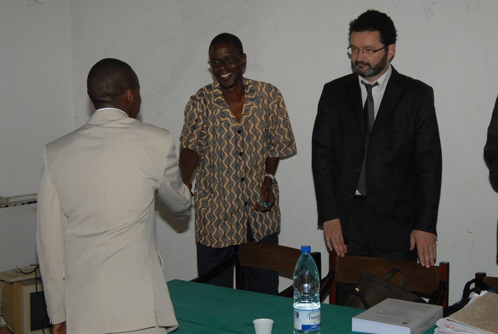 Ces photos sont celles de la soutenance de la thèse du Docteur Sylla, le 12 juin 2009, couronnée par une mention Très Honorable. Revivez l'évènement.