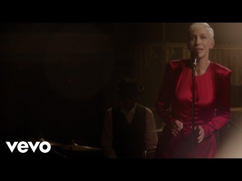 Annie Lennox - Summertime https://t.co/cpRmC0q1F0