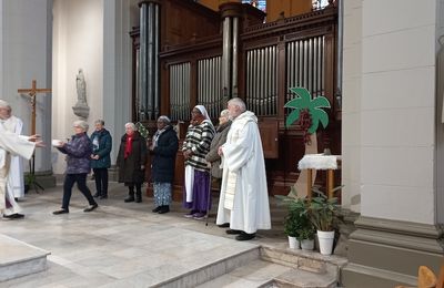 Les personnes engagées dans la vie consacrée : existence donnée à Dieu et aux autres, porteuse d’une grande espérance au cœur de la société 