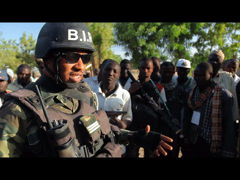 L'#Armée #Camerounaise en #guerre contre...