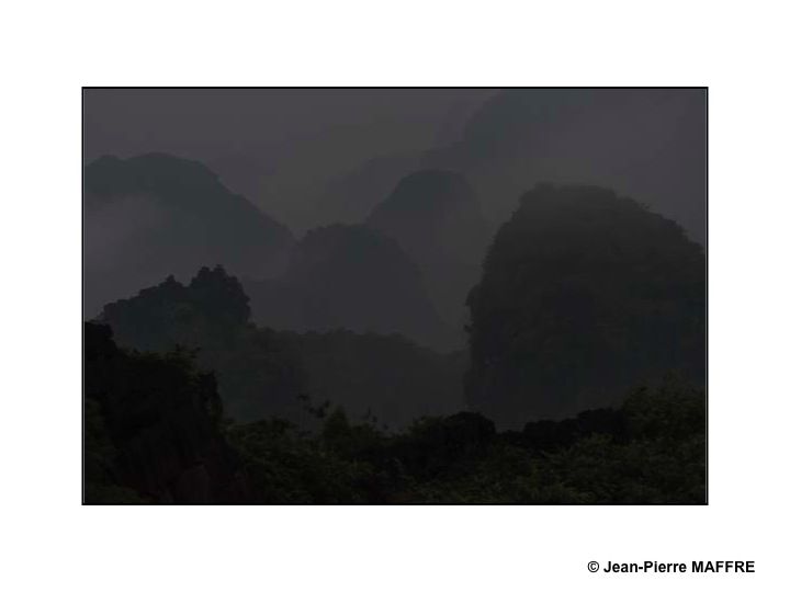 Hang Mua, au nord du Vietnam, est le sommet à partir duquel on peut observer la vallée de la Baie d’Halong terrestre.