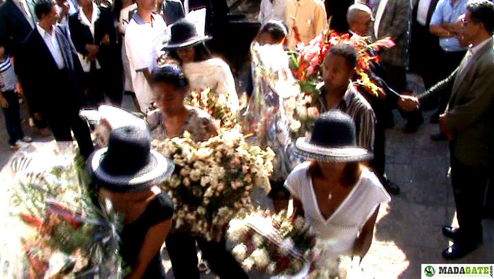 30 Novembre 2010. Elie Rajaonarison quitte définitivement sa maison de Lazaina. Sa dépouille mortelle transitera à la Tranompokonolona Analakely pour un hommmage national. Photos: Jeannot Ramambazafuy