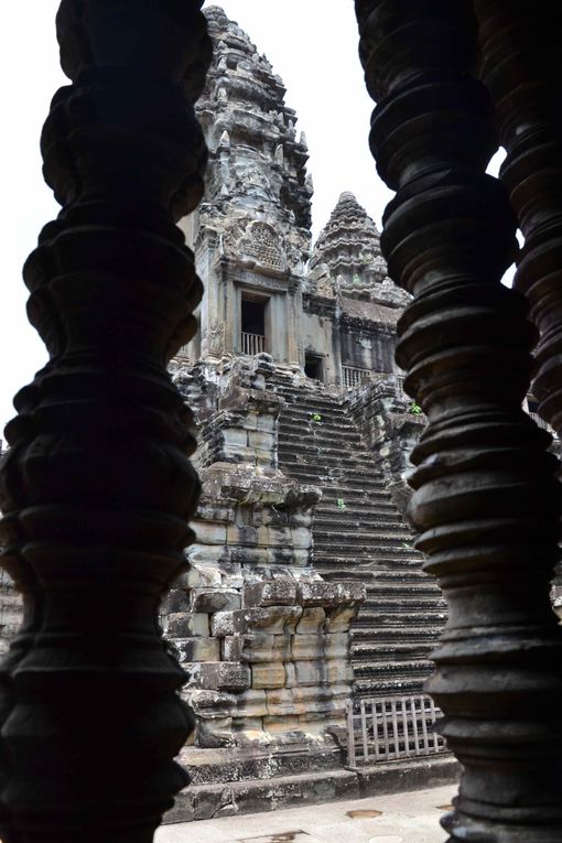 Les temples d'Angkor et ses environs, une des merveilles du Cambodge! Quelques photos du temple de Preah Vihr, à la frontière cambodienne et thaï.