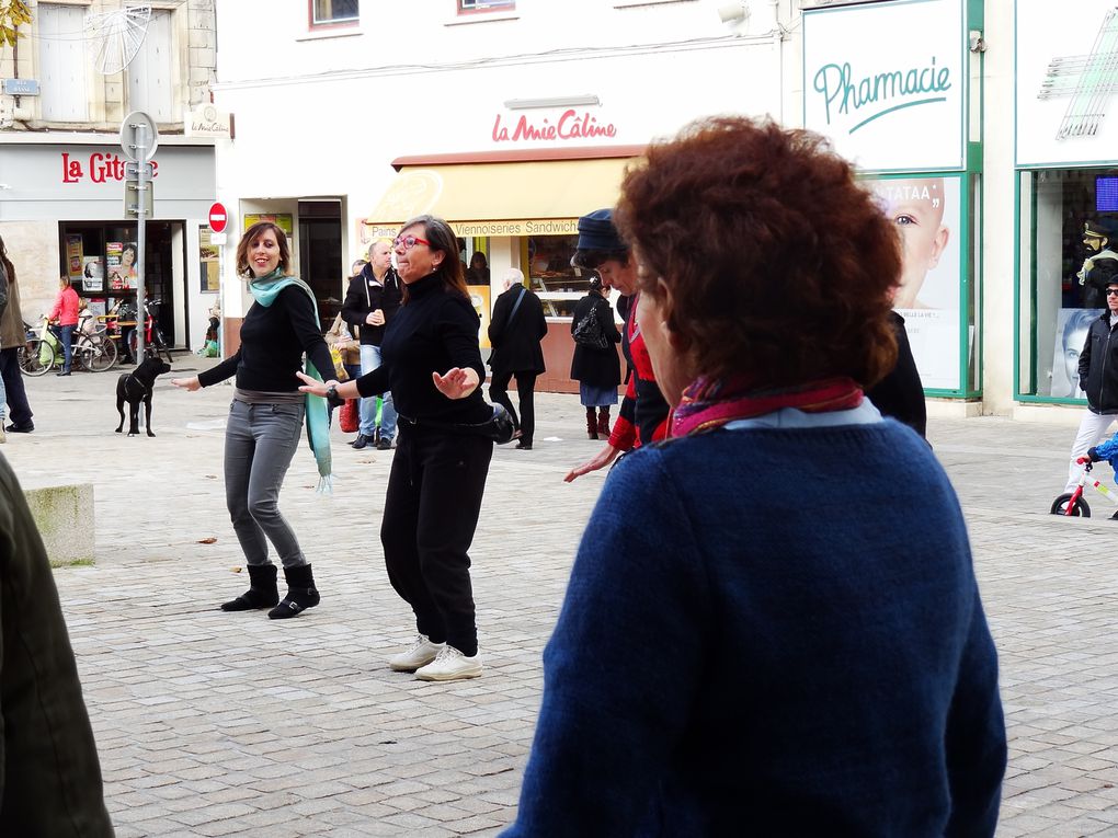 Photos sur le vif de Cathy Barbeau. Prim'A Corps avec BATUCA NIORT!