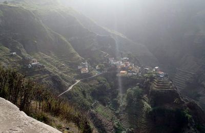 Fontainhas - das Dorf auf dem schmalen Felsgrad 