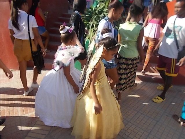 plage, poisson au repas, le Yunque, fete poour la naissance 164 ans de Jose Marti..