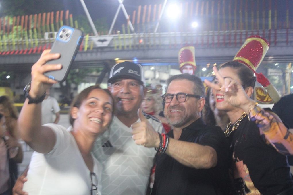 Gobernador Lacava dio bienvenida a la Navidad 2024 en Carabobo con encendido de luces y bicicletada familiar