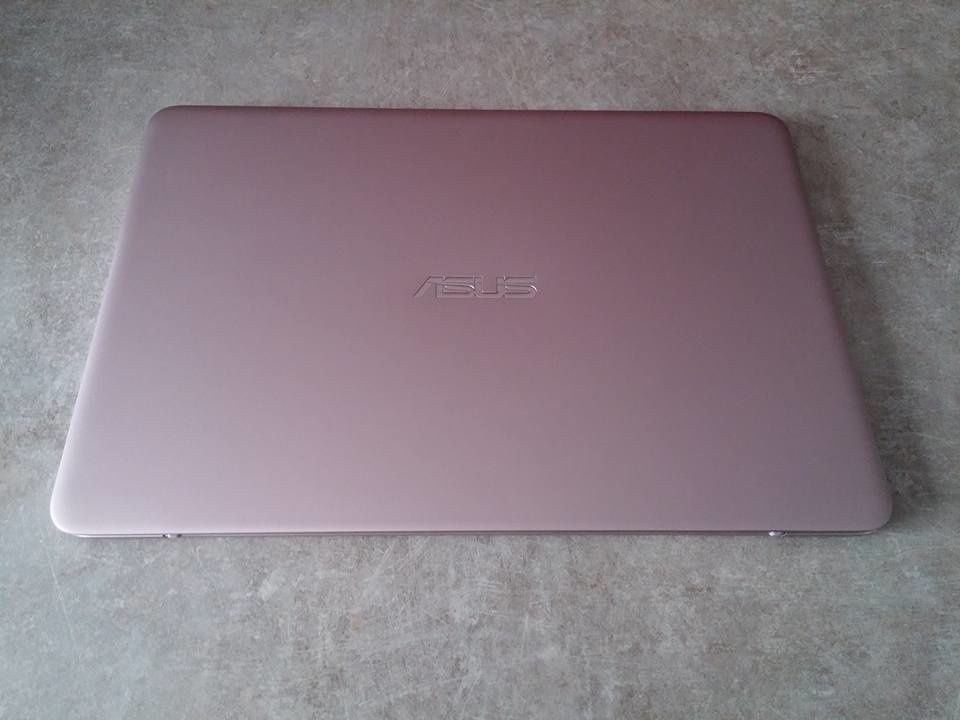 ASUS Zenbook UX305CA 