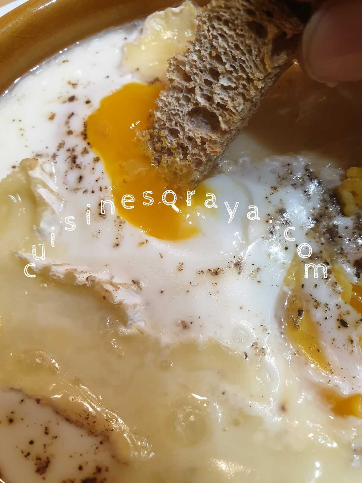 Oeuf cocotte au four camembert et dinde