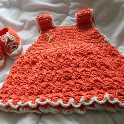 Nouvelle collection : Robe bebe orange au crochet et ses baskets assorties