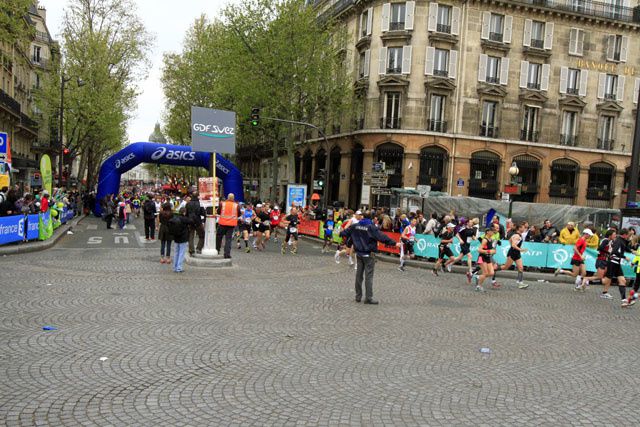 15 avril 2012 - Place de la Bastille et rue du Faubourg Saint-Antoine