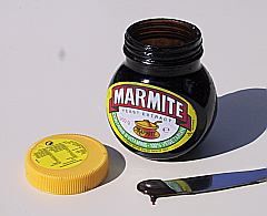 Chère Marmite, je te hais, je te déteste, je t'adore, je t'apprécie :  chère Marmite, tu me fais tourner en bourrique ! 