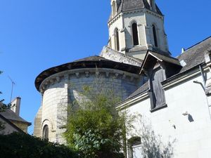 St Rémy la Varenne, prieuré bénédictin du Xème s. et église St Rémy XIème-XIXème s. Halte de midi bien reposante !