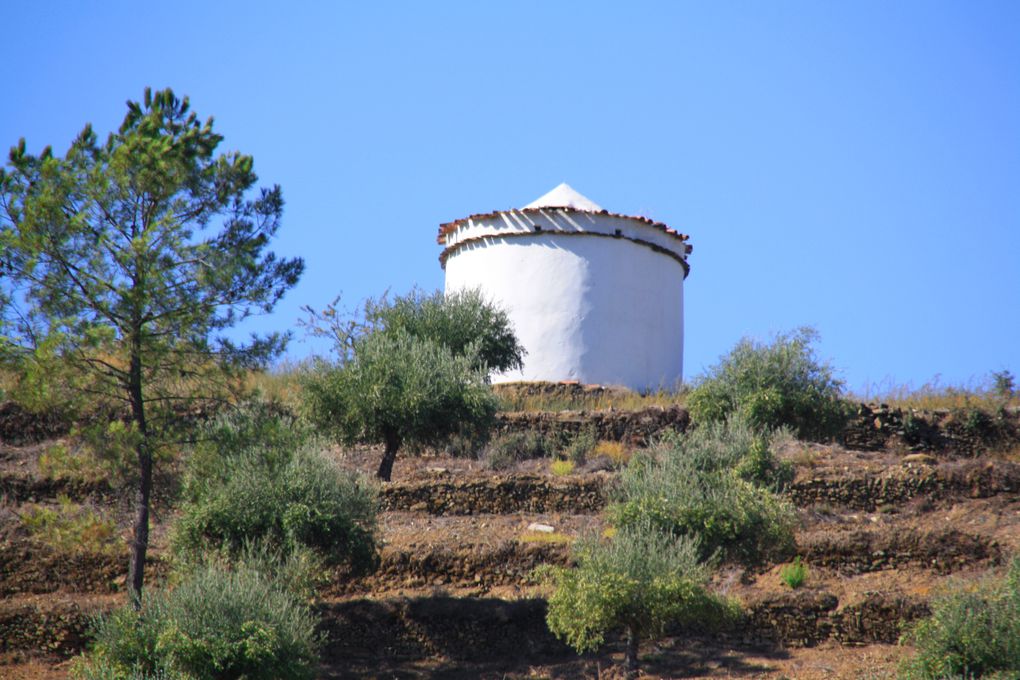 admirable villages à l'est et côte formidable à l'ouest